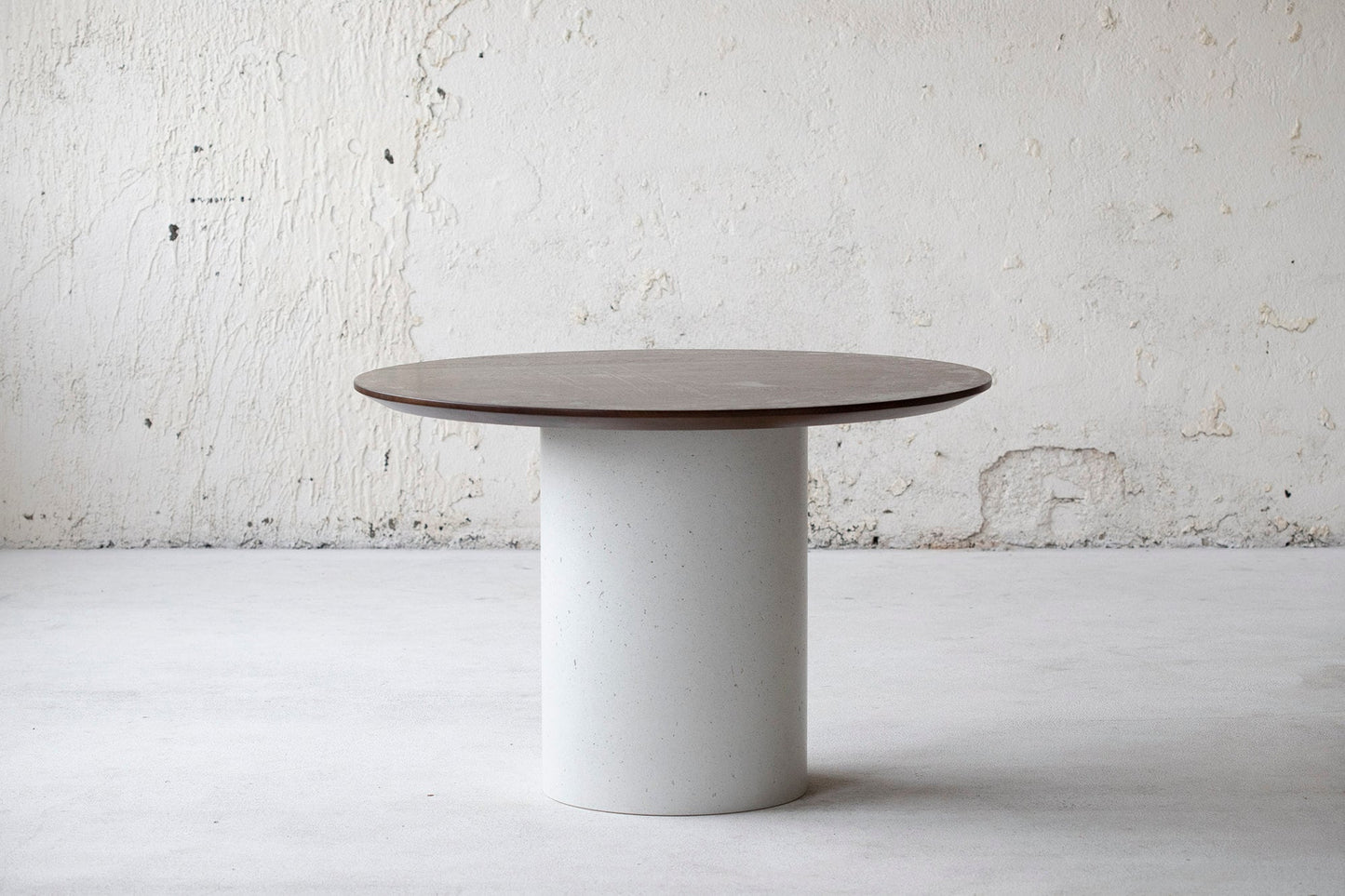 Minimalistic design cylinder base dining table. Natural oak table top, concrete table base. - betono.lt