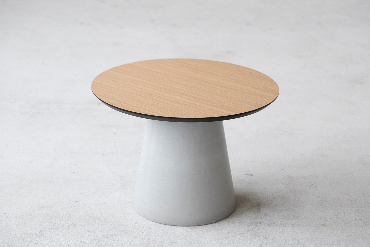 Concrete coffee side table, Oak veneer table top - betono.lt