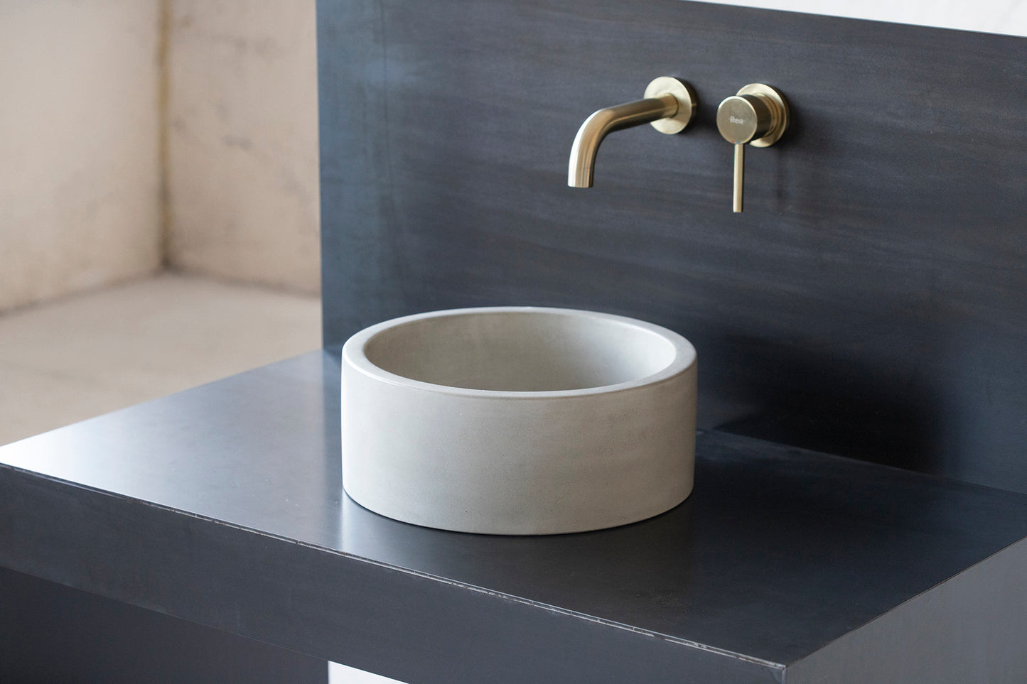 Concrete sink | Small Wash basin | Round sink | Grey | D32cm D12 1/2 inch - betono.lt